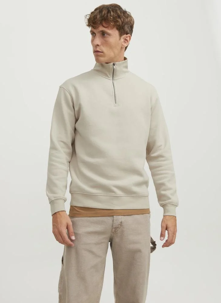 Solid Crew Neck Regular Fit Sweatshirt